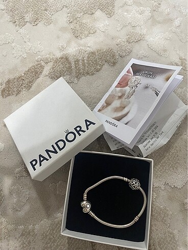 Pandora Moments Kalp Klipsli Bileklik + Kafes İşi Kalbini Aç Cha