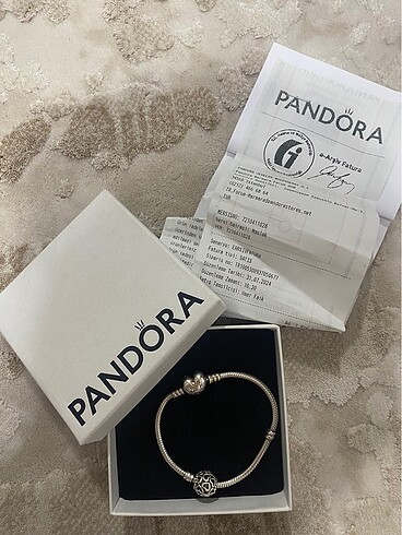 Pandora Pandora Moments Kalp Klipsli Bileklik + Kafes İşi Kalbini Aç Cha
