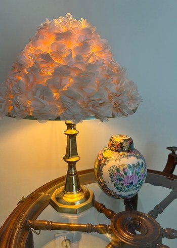 Bej Çiçek Detaylı Masa Lambası abajur pirinç gövde antika - Görsel 2