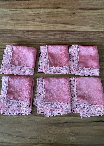 Pembe Nakışlı Geleneksel Masa Örtüsü - Görsel 2