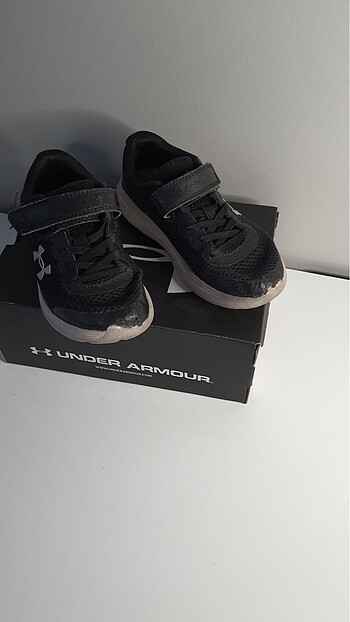 26 Beden Under Armour çocuk spor ayakkabı No 26