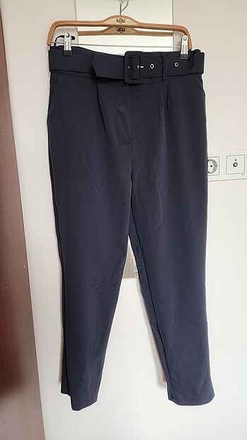Kemerli Lacivert pantolon