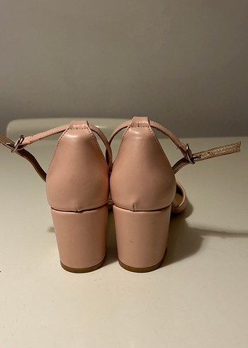 38 Beden ten rengi Renk Pembe Tokalı Blok Topuklu Kadın Ayakkabı