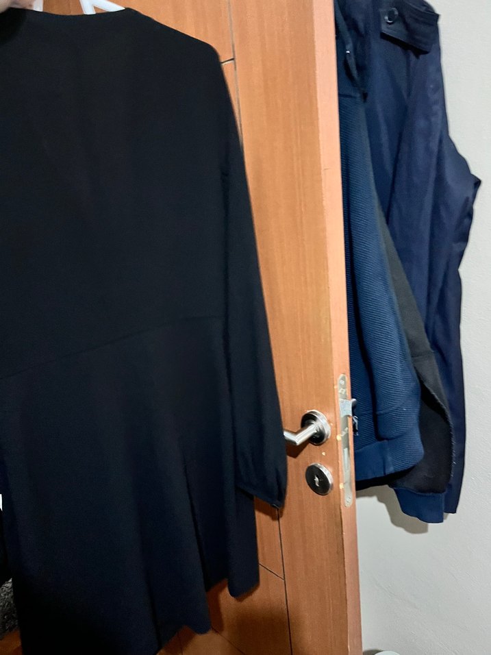 ZARA Siyah V Yaka Mini Elbise — görsel 7/9