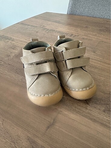 LCW 22 numara bebek ayakkabı