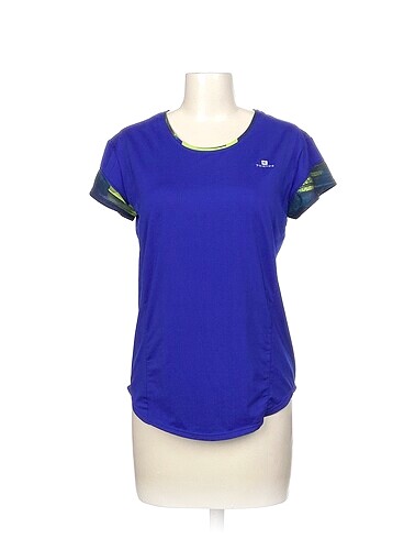 Decathlon T-shirt %70 İndirimli.