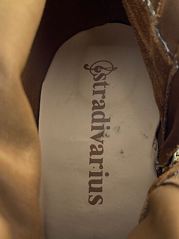 40 Beden kahverengi Renk Stradivarius Bot %70 İndirimli.