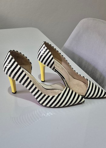 Diğer Zebra Desenli Beyaz Rugan Stiletto
