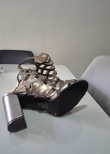 Diger Bej Metal Tokalı Blok Topuklu Kadın Ayakkabı - Görsel 6