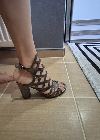 Diger Bej Metal Tokalı Blok Topuklu Kadın Ayakkabı - Görsel 2