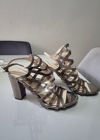 Diger Bej Metal Tokalı Blok Topuklu Kadın Ayakkabı - Görsel 7