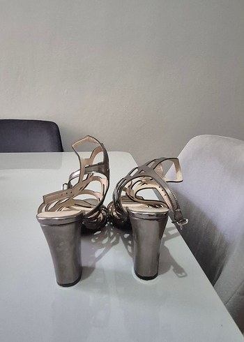 Diger Bej Metal Tokalı Blok Topuklu Kadın Ayakkabı - Görsel 4
