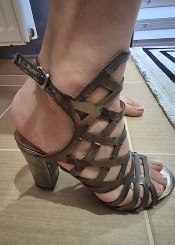 Diger Bej Metal Tokalı Blok Topuklu Kadın Ayakkabı - Görsel 5