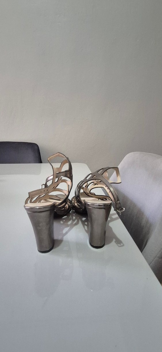 Diger Bej Metal Tokalı Blok Topuklu Kadın Ayakkabı - Görsel 4