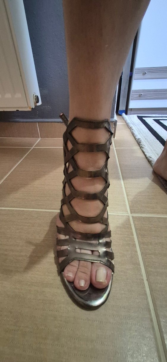 Diger Bej Metal Tokalı Blok Topuklu Kadın Ayakkabı - Görsel 3