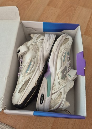 Beyaz Lotto Kız Çocuk Bağcıklı Spor Ayakkabı - Görsel 8