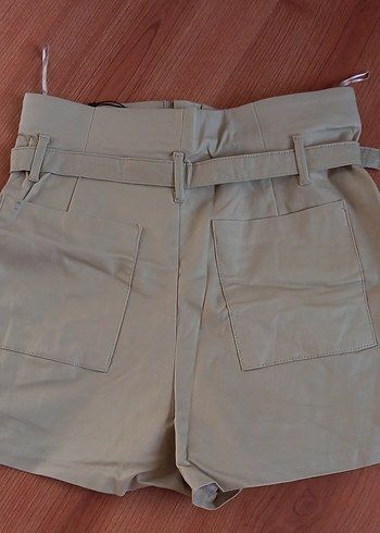 Zara Kadın Bej Yüksek Bel Kemerli Şort