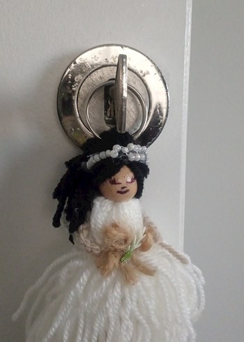 Beyaz El Örgüsü Bebek Anahtarlık - Görsel 2