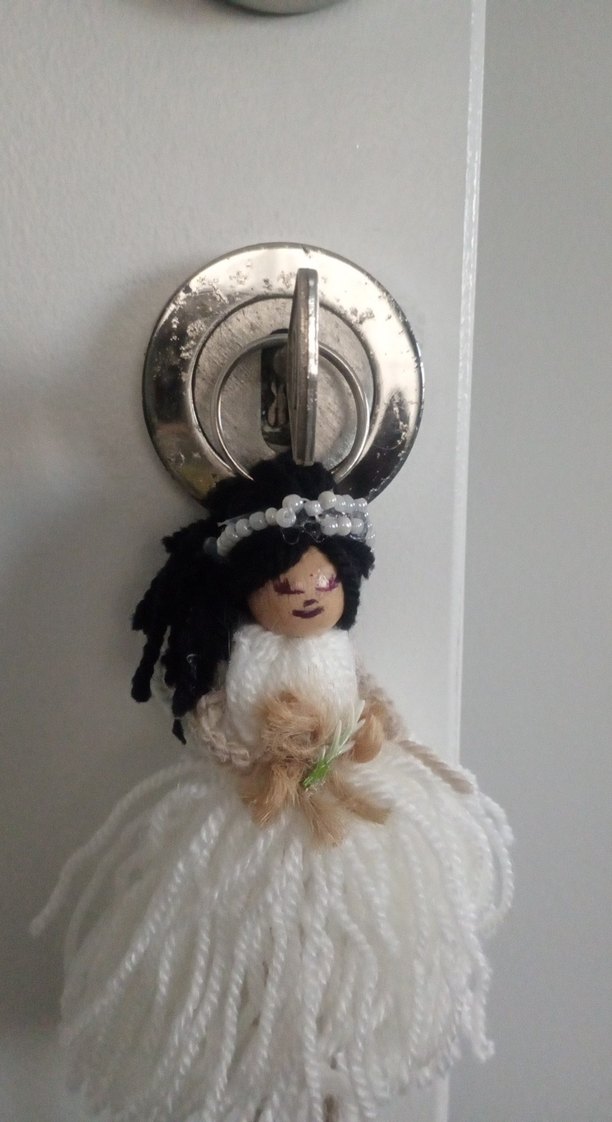 Beyaz El Örgüsü Bebek Anahtarlık - Görsel 2