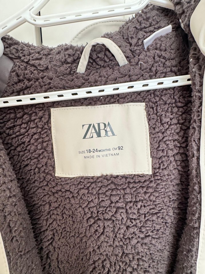 Bej Erkek Çocuk Düğmeli Yağmurluk - Görsel 3