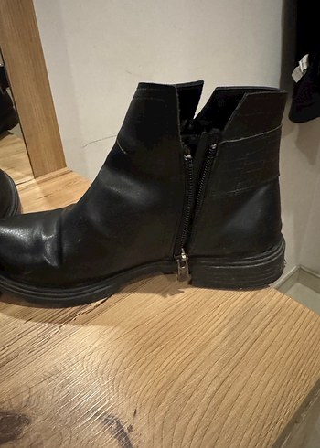 Kadın Siyah Deri Tokalı Topuklu Bot - Görsel 4