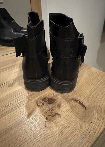 Kadın Siyah Deri Tokalı Topuklu Bot - Görsel 3