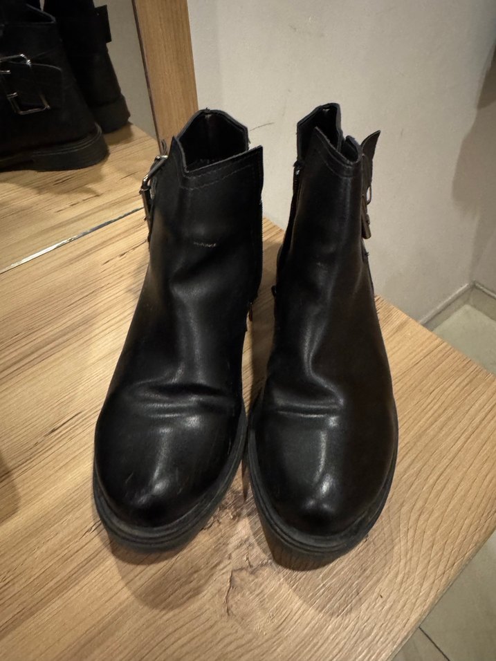 Kadın Siyah Deri Tokalı Topuklu Bot - Görsel 2