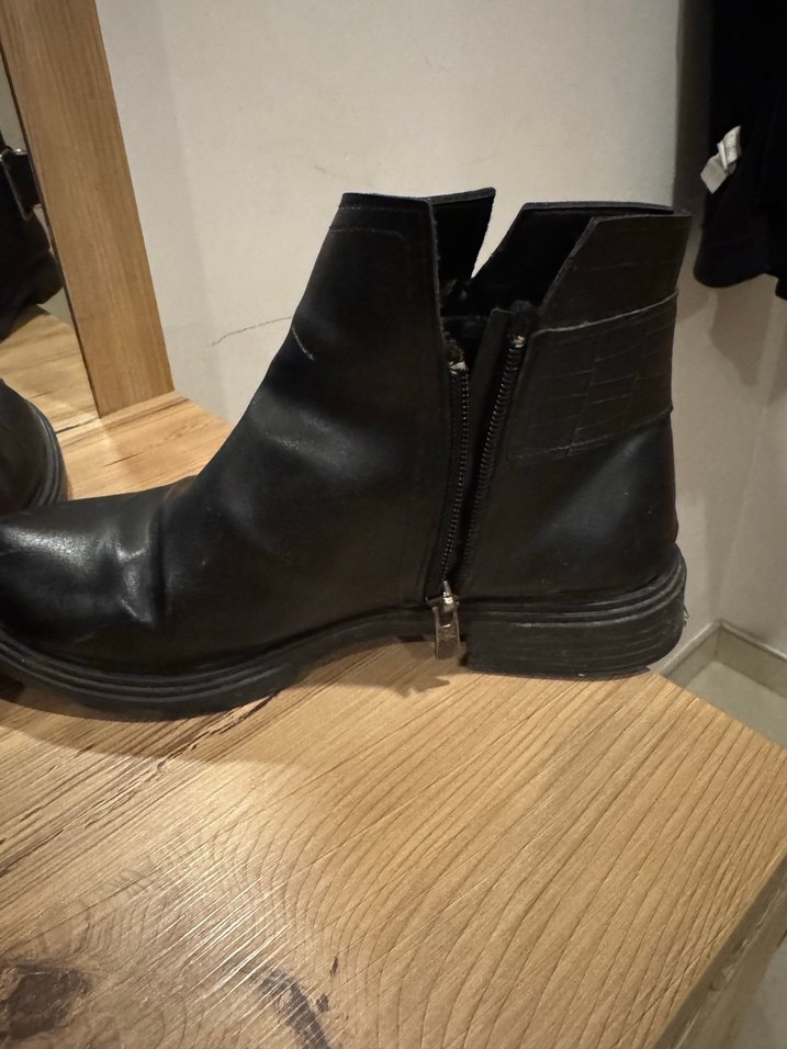 Kadın Siyah Deri Tokalı Topuklu Bot - Görsel 4