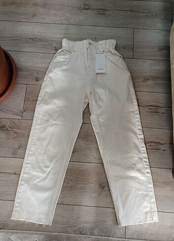 36 Beden ten rengi Renk Bershka straight fit Kadın Pantalon