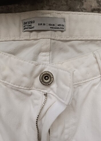 38 Beden Bershka beyaz yırtık mom jean pantolon
