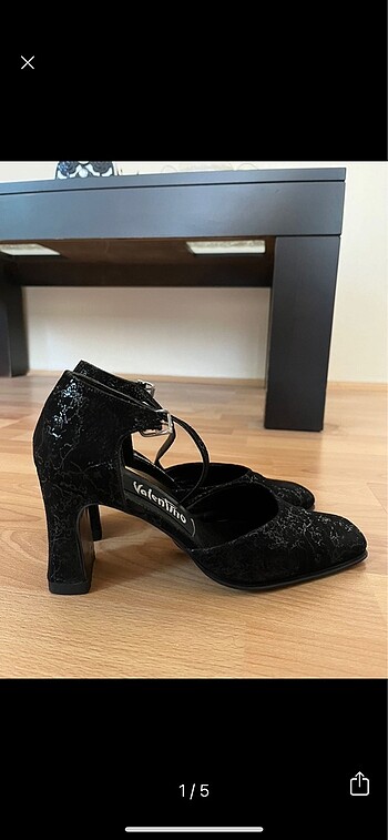 siyah kalın topuklu ayakkabı