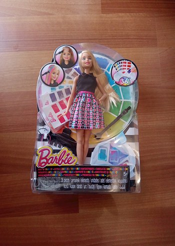 Barbie Çok Renkli Elbiseli Bebek