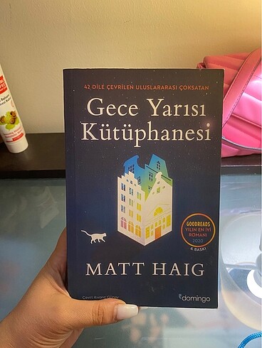 Gece yarısı kütüphanesi