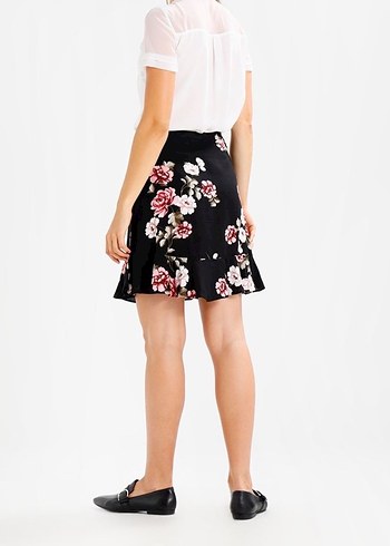 Çiçek Desenli Volanlı Mini Etek - Görsel 5