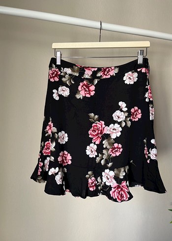 Çiçek Desenli Volanlı Mini Etek - Görsel 2