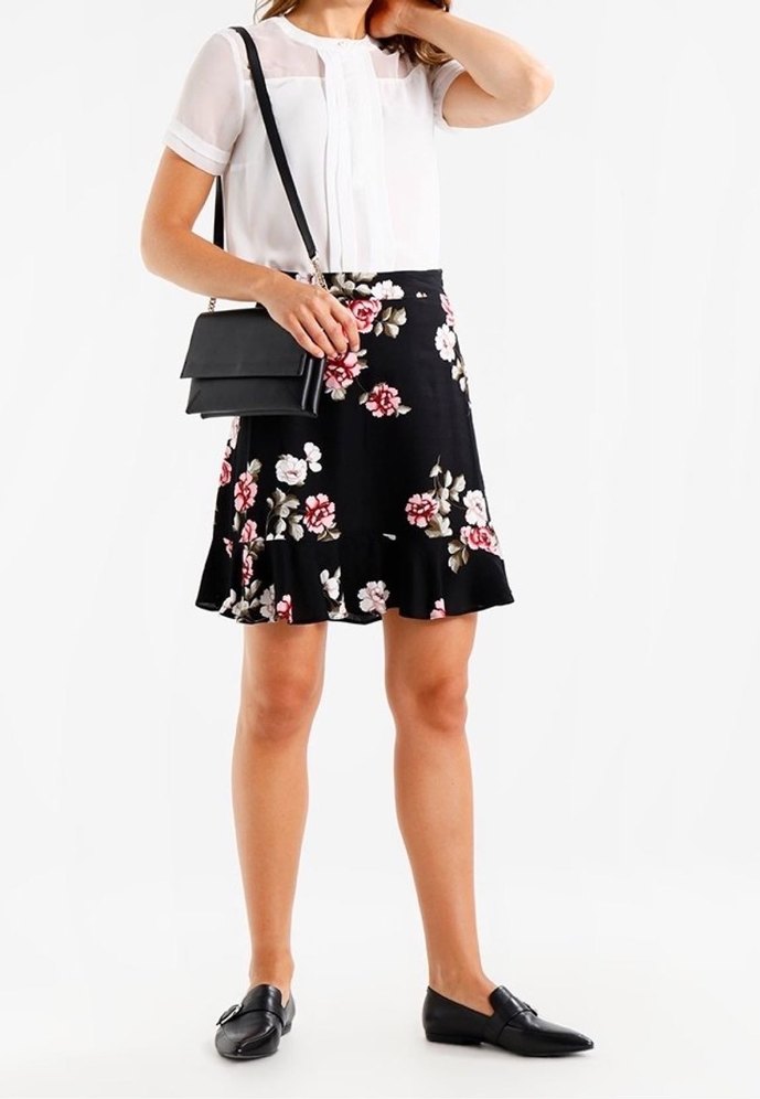 Çiçek Desenli Volanlı Mini Etek - Görsel 4