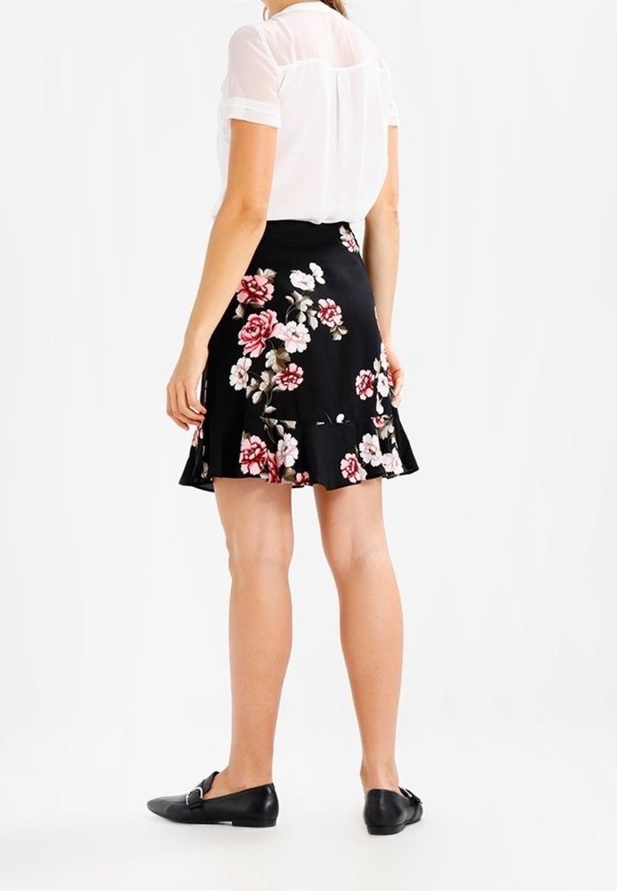 Çiçek Desenli Volanlı Mini Etek - Görsel 5