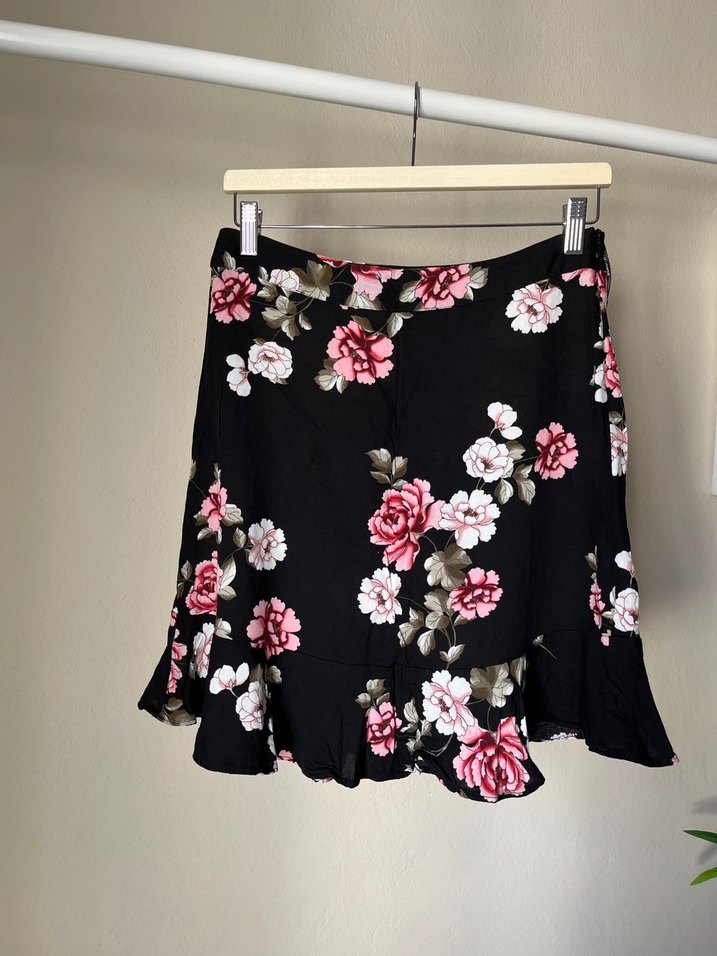 Çiçek Desenli Volanlı Mini Etek - Görsel 2