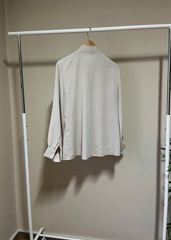 Bej Uzun Kollu Saten Bluz - Görsel 4