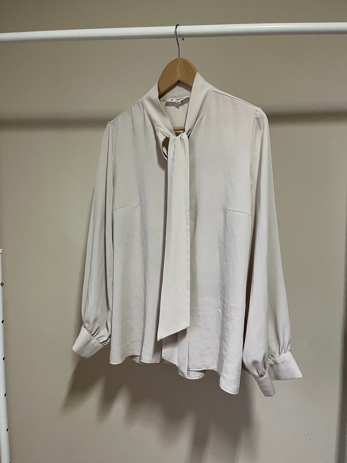 Bej Uzun Kollu Saten Bluz - Görsel 2