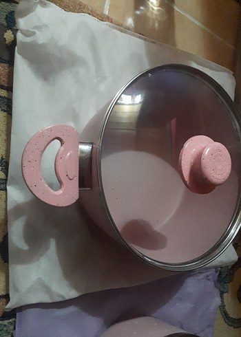 Yeni Ve Etiketli Pastel Pembe Tencere ve Tava Seti - Görsel 5