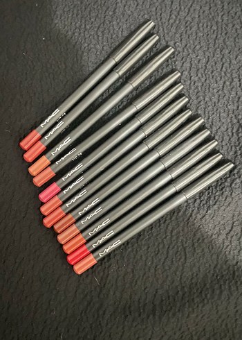 Mac Gri Kutulu Kırmızı Dudak Kalemi