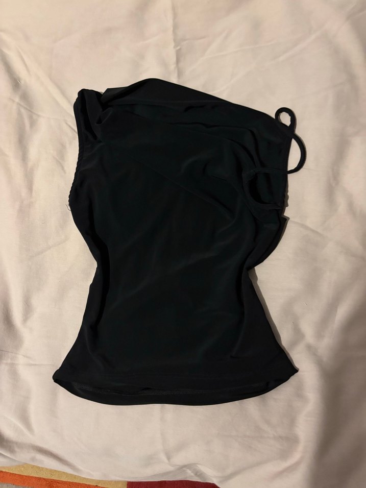 Siyah Drapeli Tek Omuzlu Bluz - Görsel 2