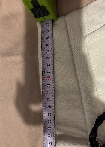 Beyaz Kemerli Kadın Mini Şort - Görsel 2