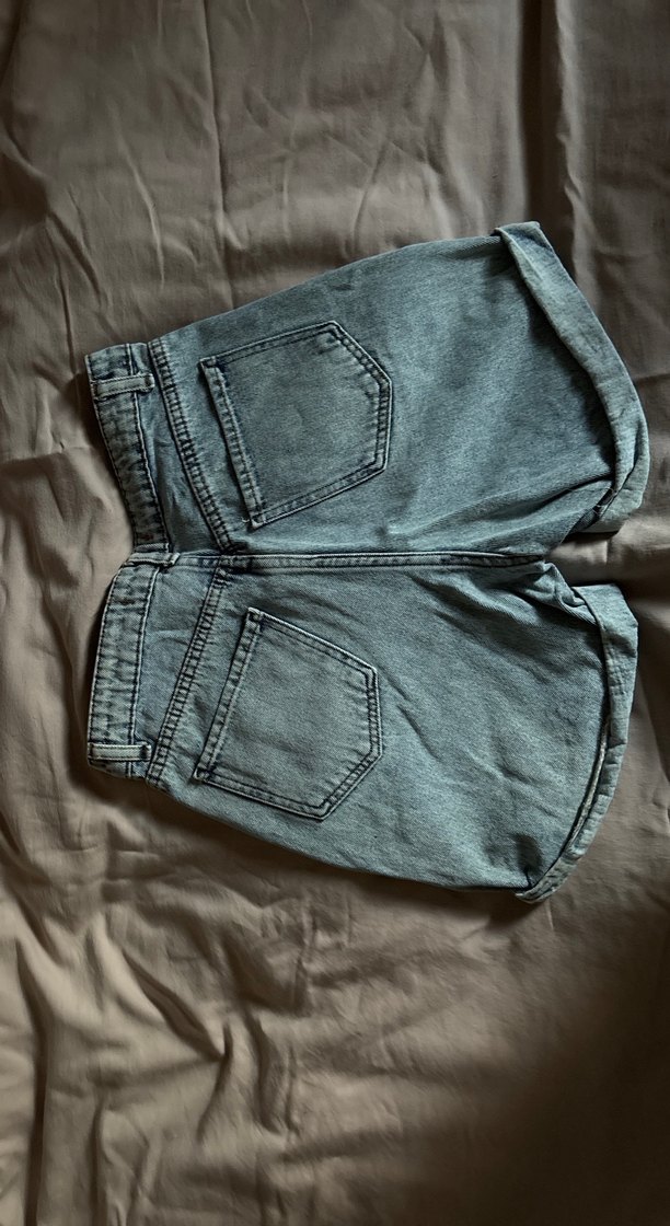 Acik Mavi - Gri Renkli Midi Boy Bol Kesim Kadın Kot Şort - Görsel 4