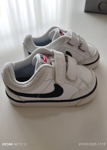 Siyah Detaylı Beyaz Bebek Spor Ayakkabı