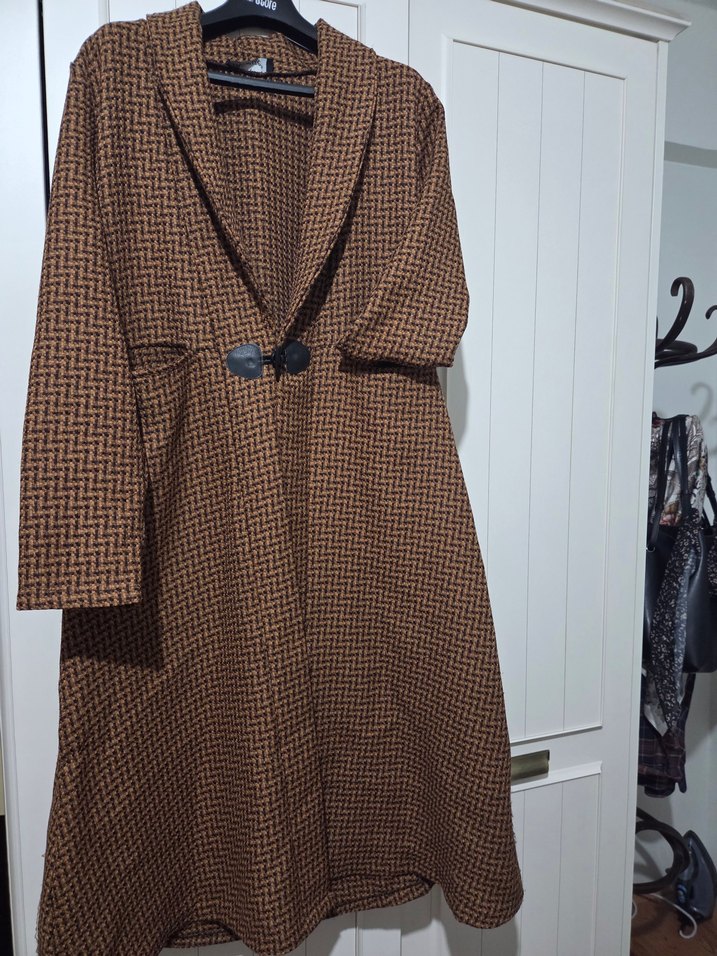 Düğmeli Uzun Kahverengi Kadın Kaban - Görsel 3