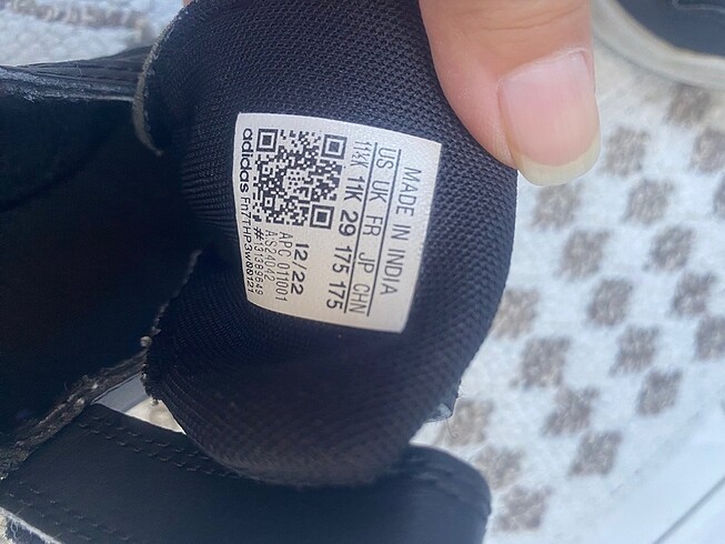29 Beden siyah Renk Adidas spor ayakkabı