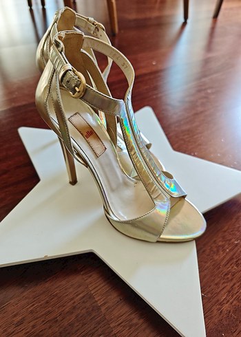 37 Beden Elle Altın Parlak Stiletto Topuklu Kadın Ayakkabı