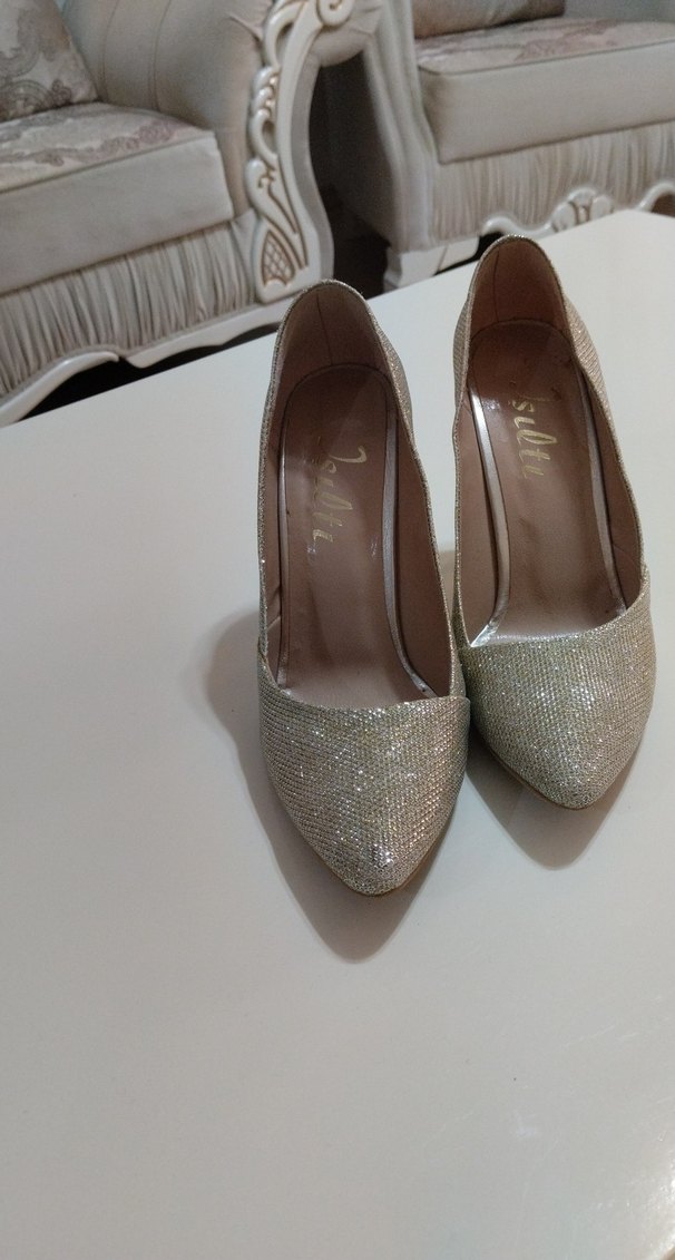 gerçektende görüldüğü gibi Işıl Işıl bir ayakkabı - Görsel 2